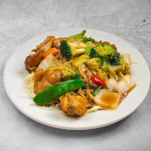 Tallarín Saltado con Pollo Trozos