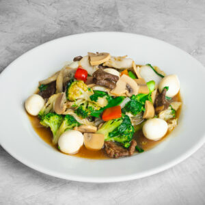 Carne con Huevitos y Champiñones